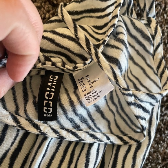 H&M Romper - Picture 2 of 2